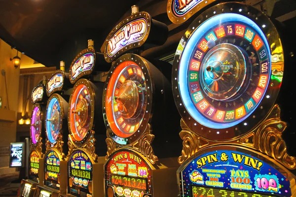 Account history showing Lightning Roulette winnings and cashback credits applied